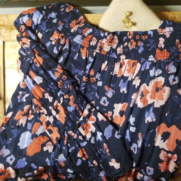 [SOLD] William Rast | Off-the-Shoulder Navy Blouse - Picture 3 of 4